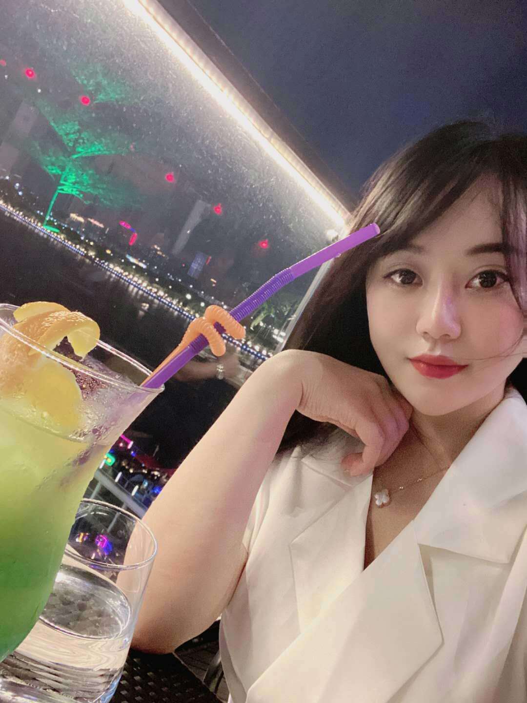 天河新鲜的年轻朵朵，身材比例好